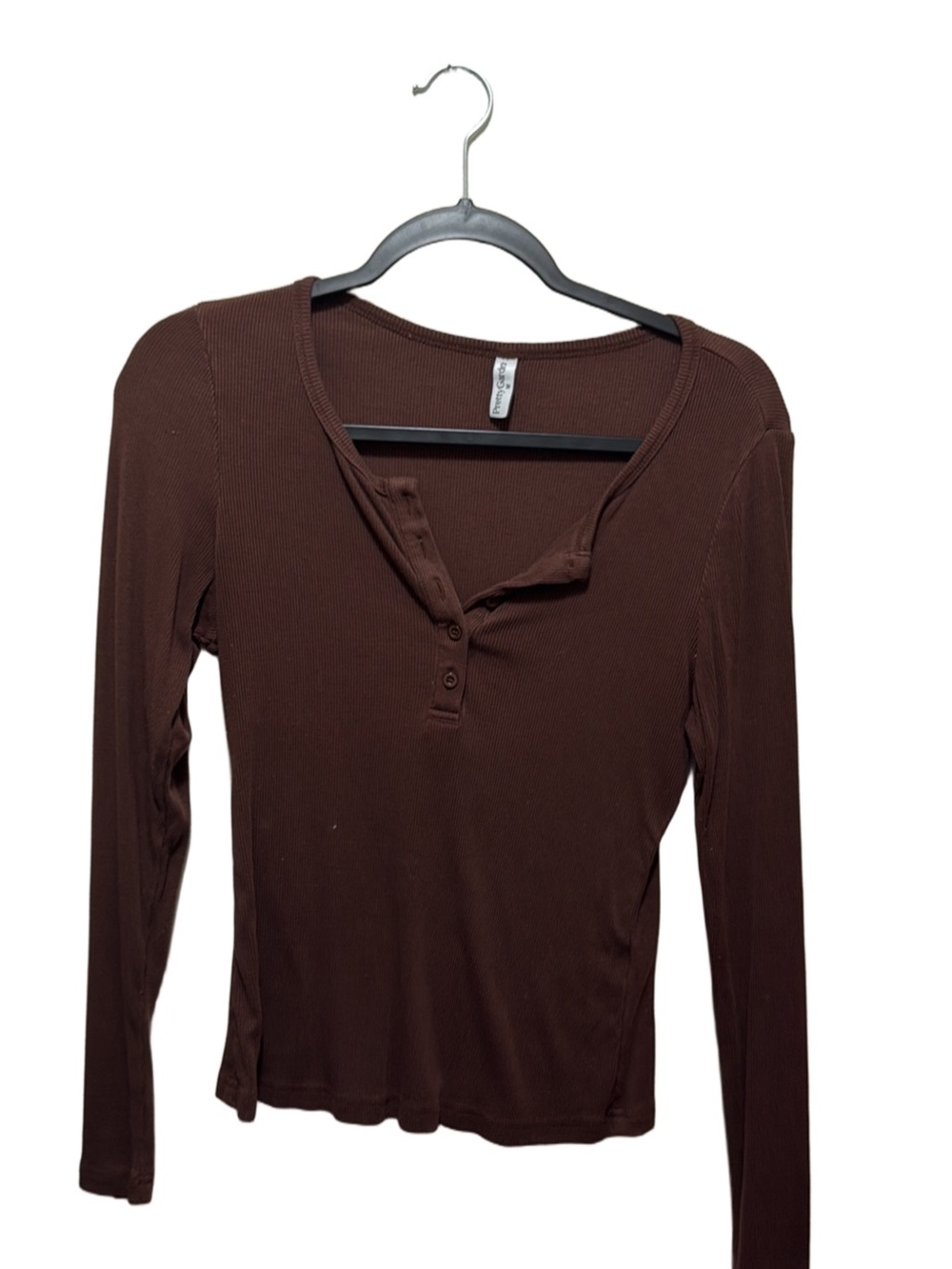 Ribbed Long-Sleeve Henley Tee in Brown